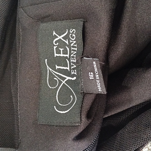 Alex Evenings Sheath Crepe Dress W/Beaded Illusion Neckline, Bell Sleeves 16 - Picture 12 of 12